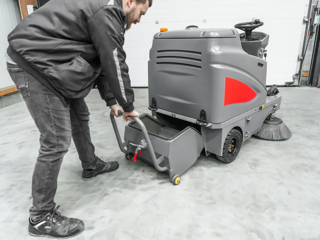 Billede 11 - CleanMaster Ultimate ride-on fejemaskine – 8800 m²/t
