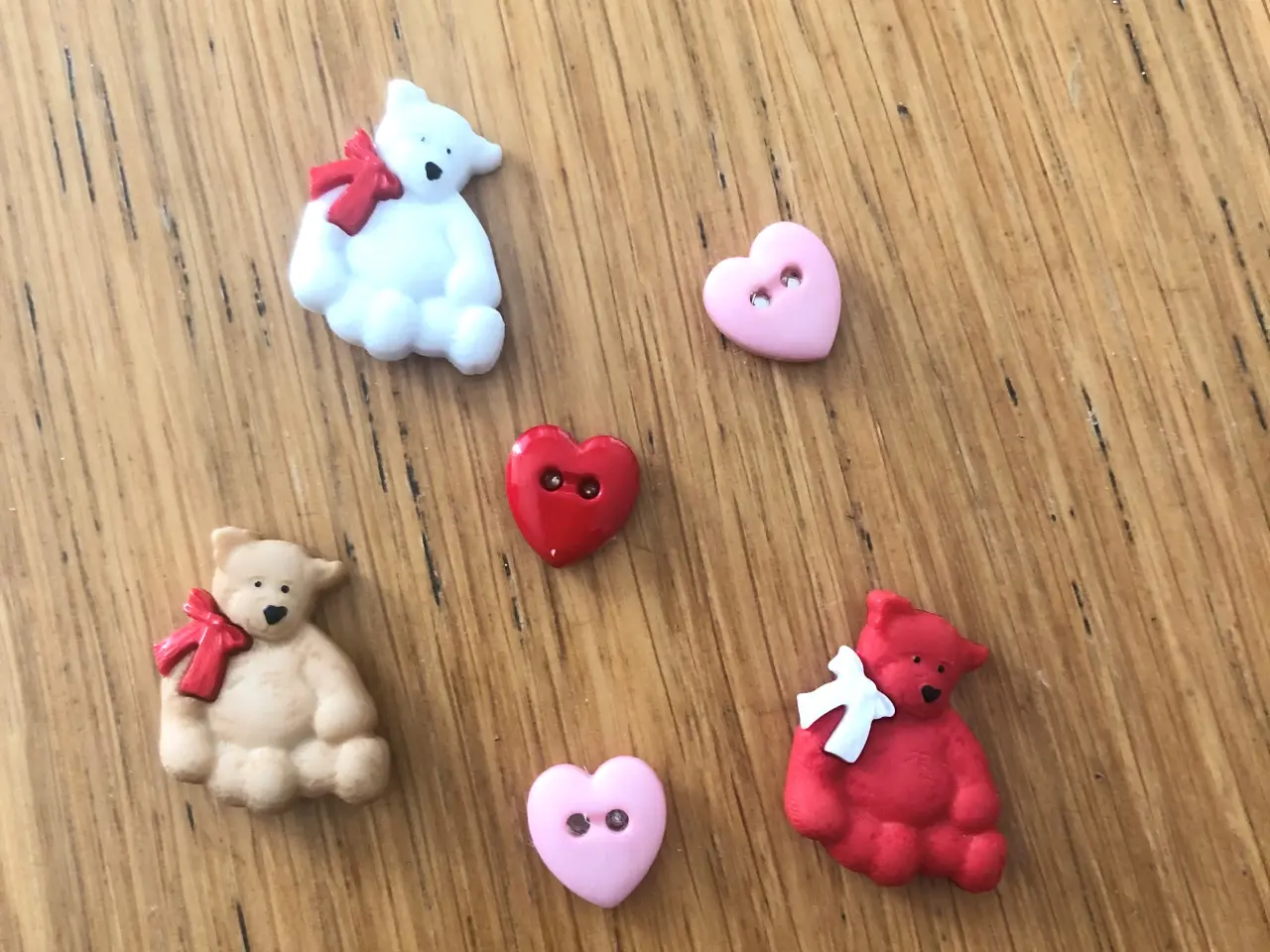 Billede 3 - 3 Bamse magneter og 3 hjerter