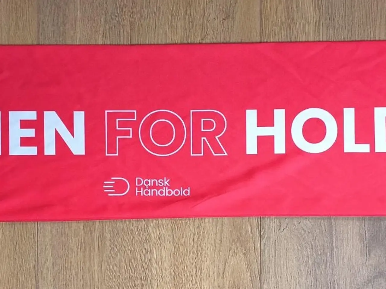 Billede 3 - NYT DANMARK/DHF HALSTØRKLÆDE, 140 CM