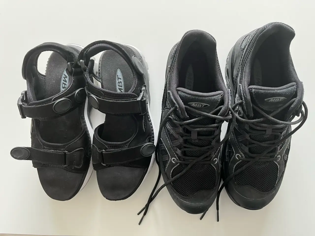 Billede 1 - Et par MBT sandaler og et par MBT snakers
