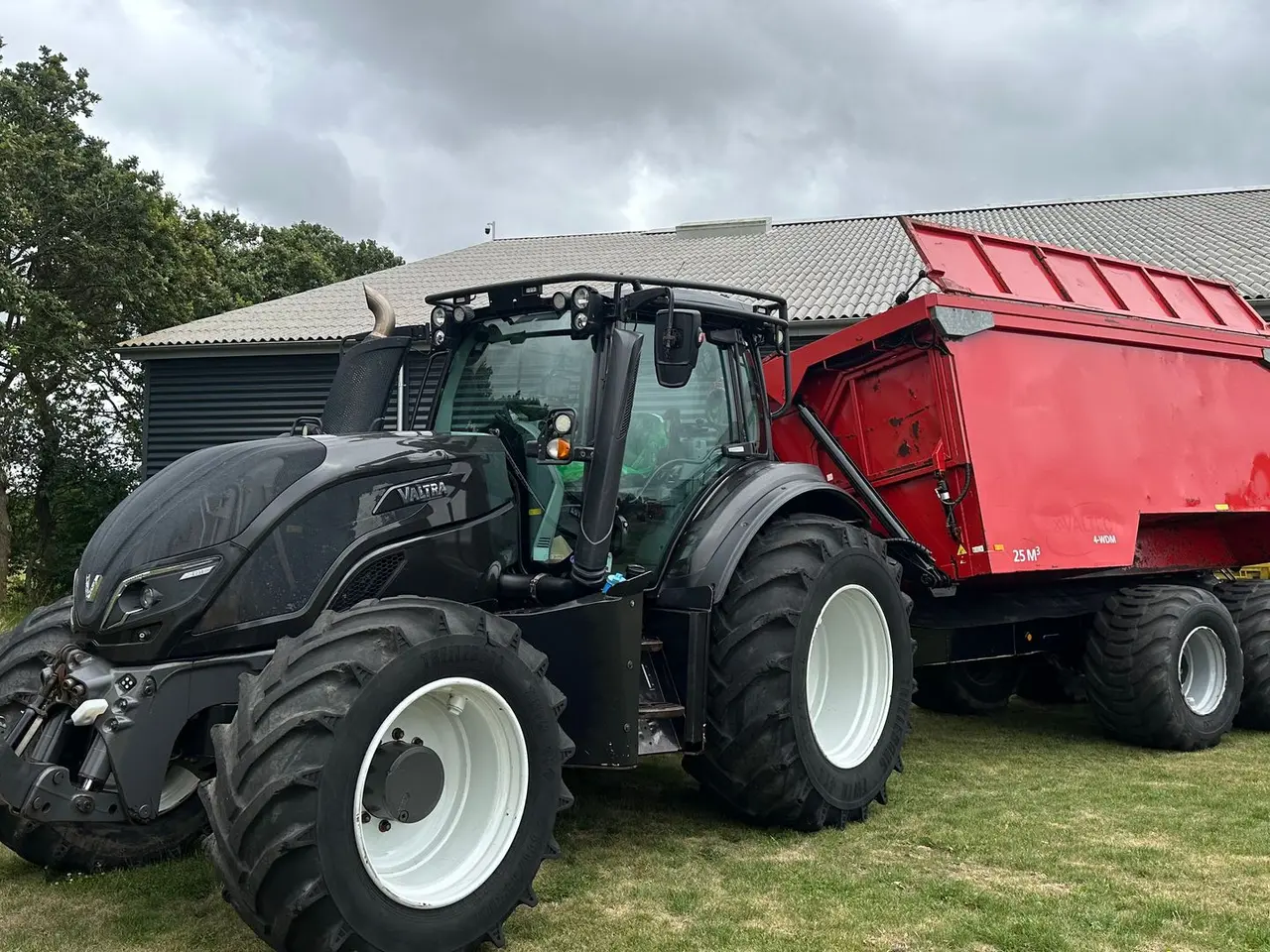 Billede 6 - Valtra T214 m. Flisvogn fra Kronos / Alsidig Maskinfabrik
