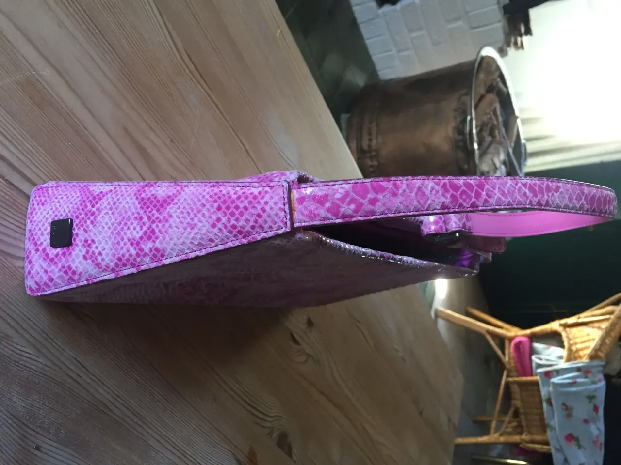 Billede 3 - Esprit, super flot laktaske, helt ny