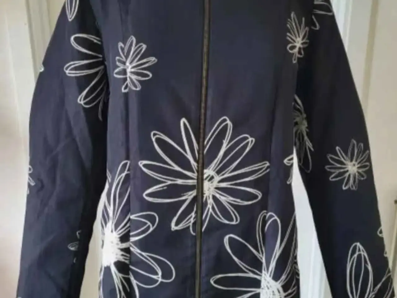 Billede 5 - Lækker Desigual jakke (passer str.L)