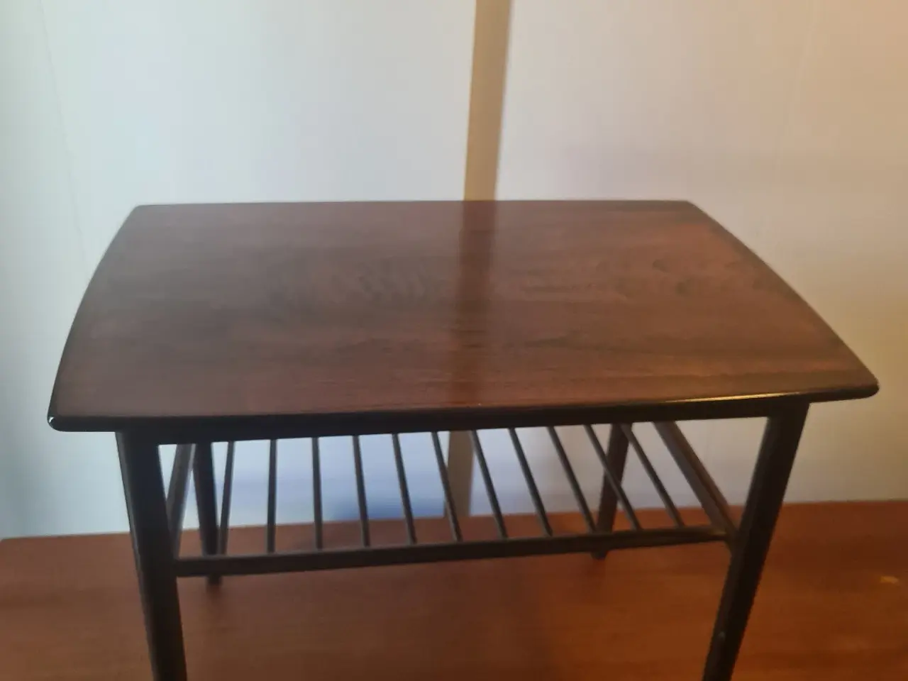 Billede 2 - Dansk sidebord /sofabord med tremmehylde