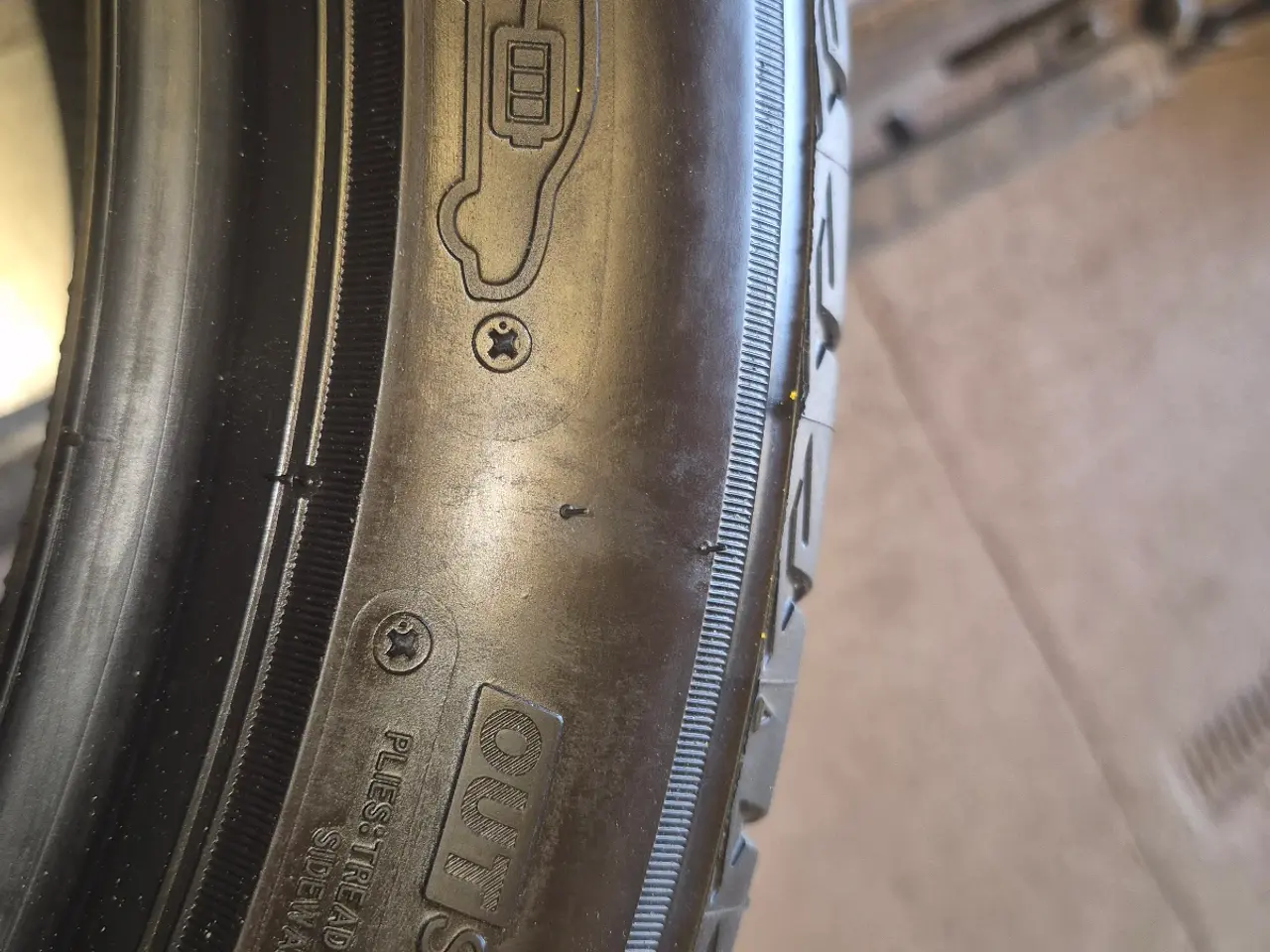 Billede 3 - Bridgestone 235/45 28