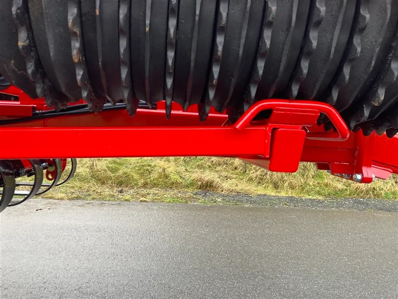 Billede 19 - HE-VA HE-VA TIP ROLLER 8.20 m. Spring-Active-Transfer System - som er en fjederaktiveret vægtoverføring.