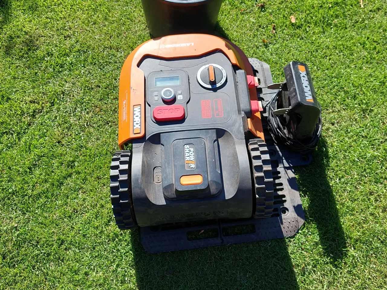 Billede 1 - 2 år gammel robotplæneklipper