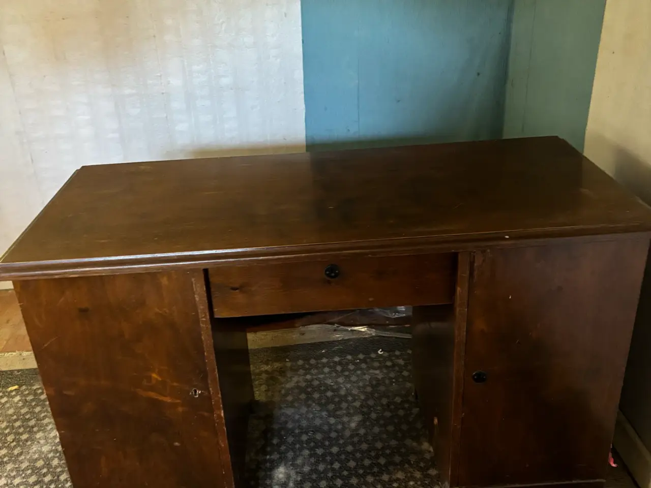 Billede 2 - Retro skrivebord i mørkt træ – mindre model
