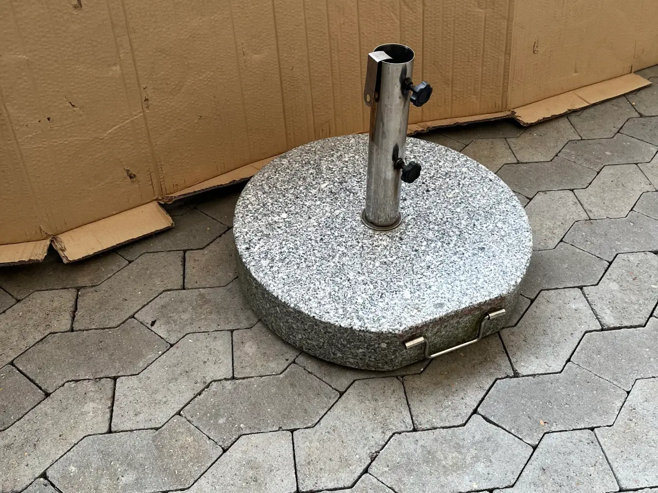 Billede 3 - Parasol fod i granit på hjul, Solid model, 55 kg. 