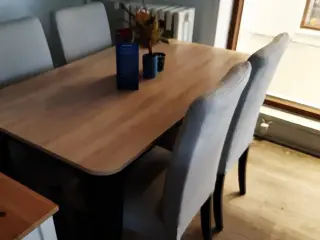 Dining Table with 4 chairs