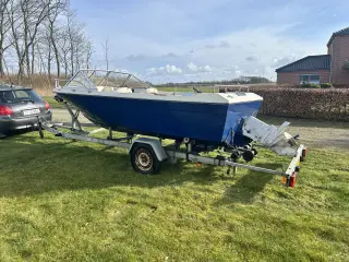 Retro motorbåd med Trailer