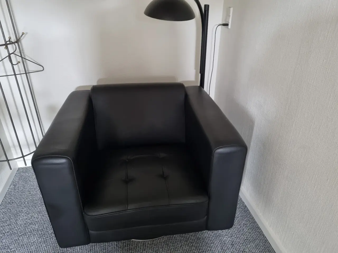 Billede 2 - Lænestol i sort læder