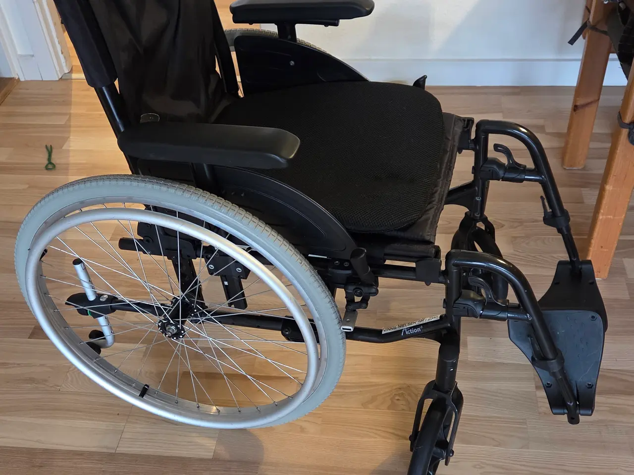 Billede 3 - Kørestol, letvægt - Invacare Action3 NG