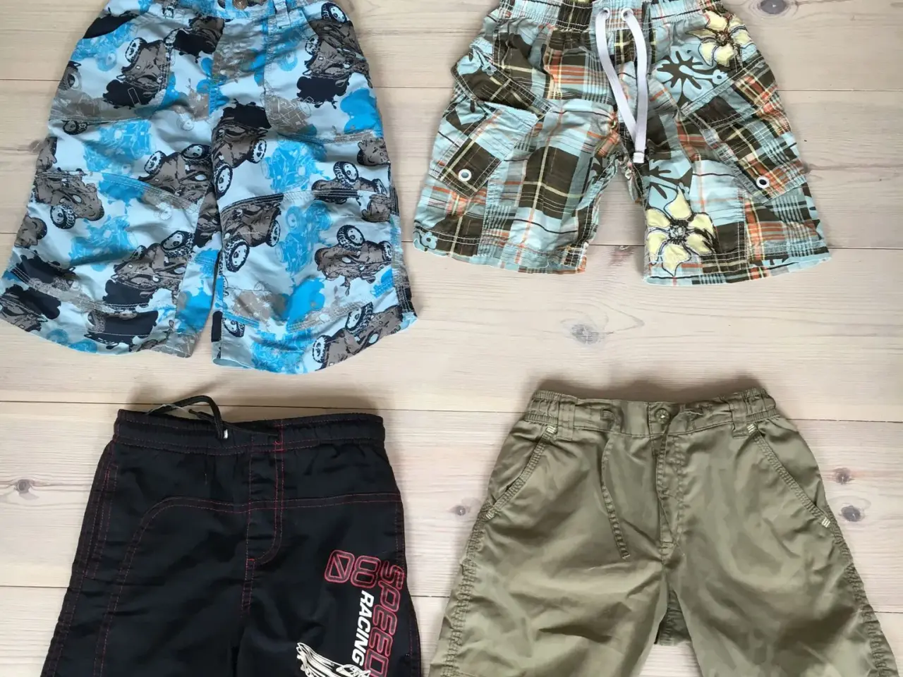 Billede 1 - Bade shorts / Shorts, str. 104-116