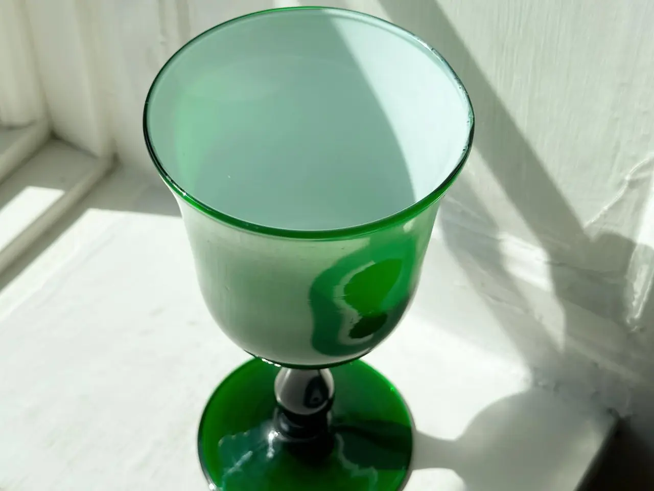 Billede 4 - Bæger på fod, hvidt og grønt glas