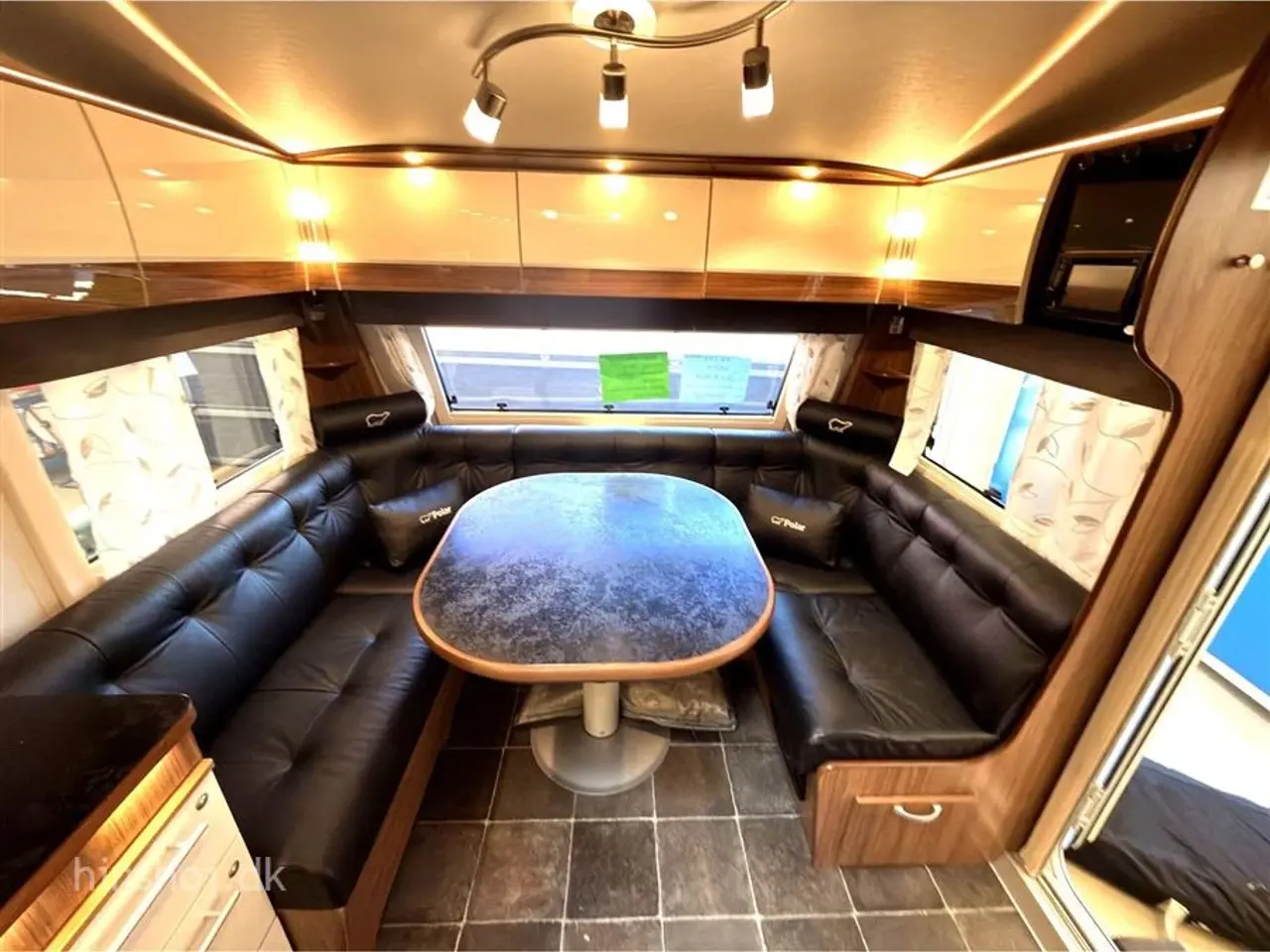 Billede 2 - 2019 - Polar Customized 620 CTVX   Polar campingvogn med køjer til salg - Markedets Bedste Vintervogn