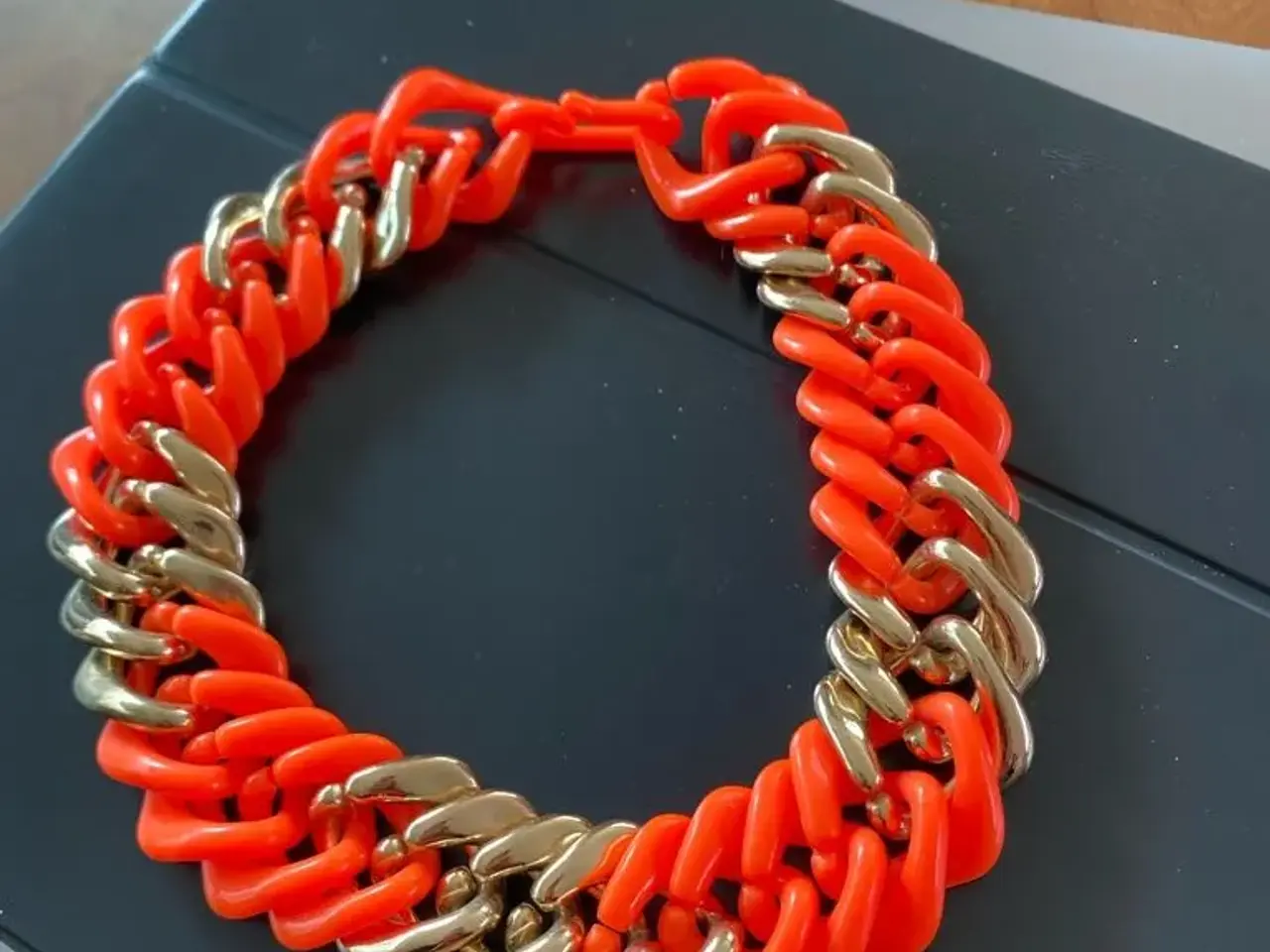 Billede 1 - Flot orange halskæde