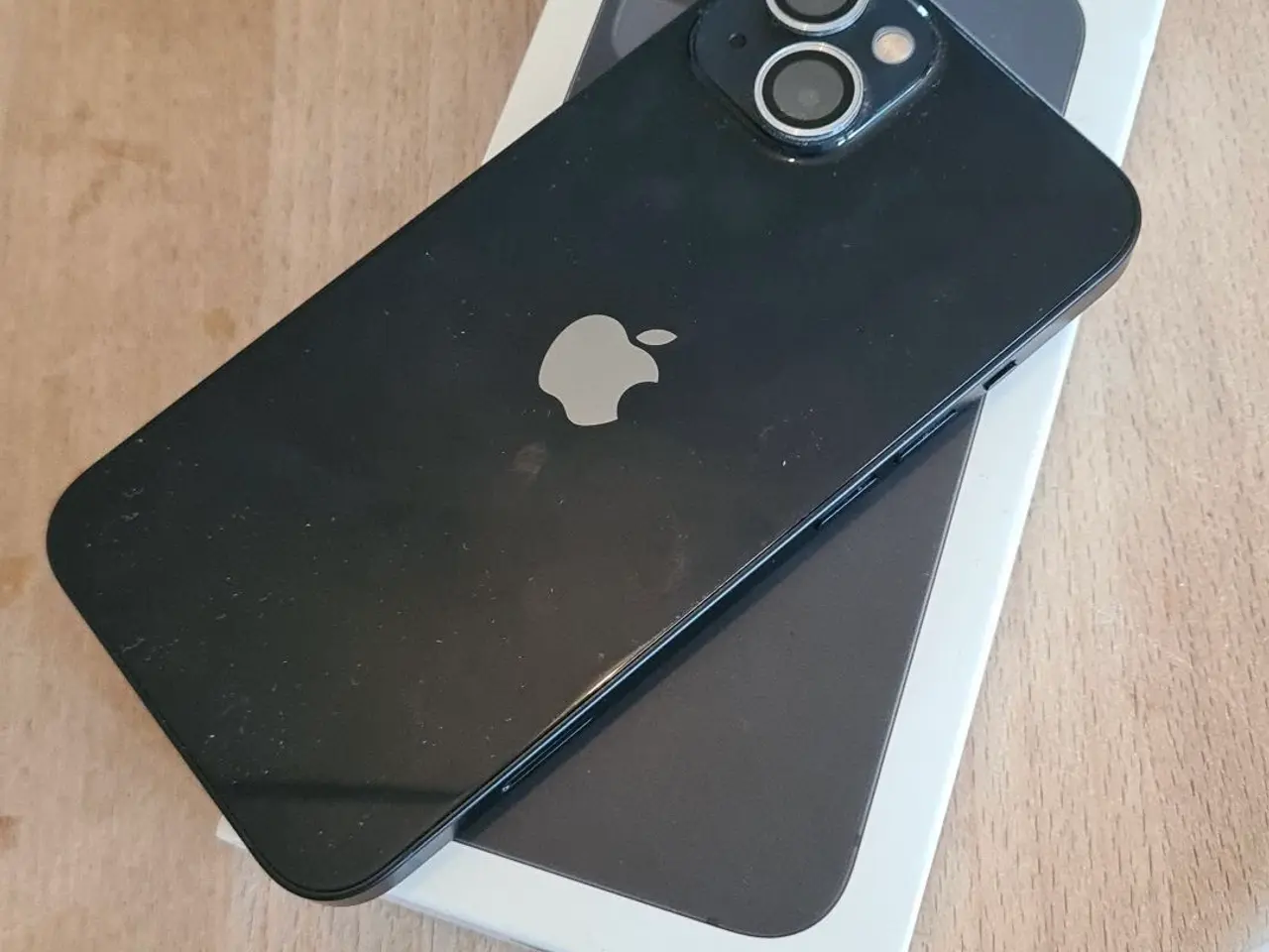Billede 2 - iPhone 13 med covers 