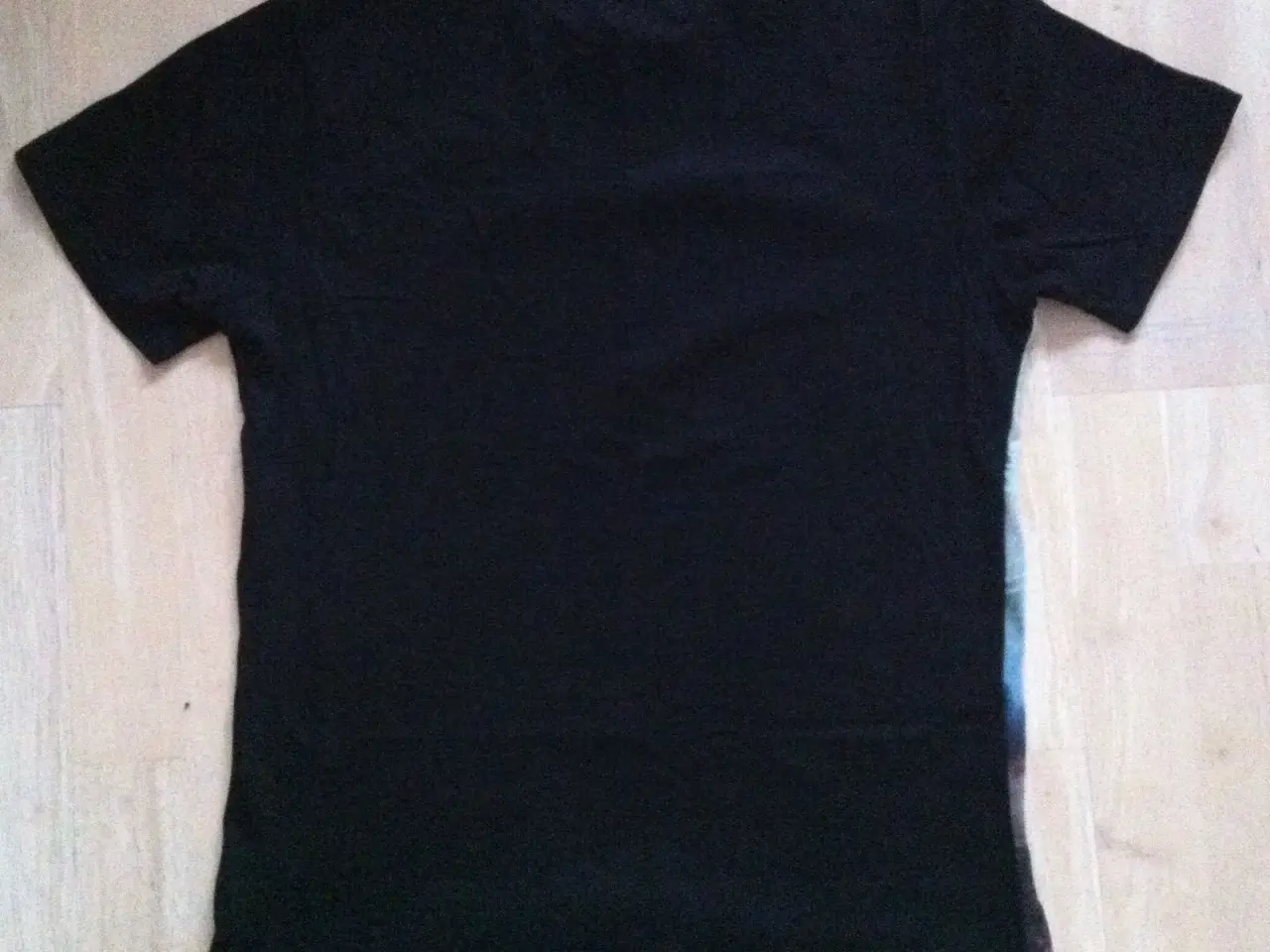 Billede 4 - Untouchable t-shirt, str M, 90kr