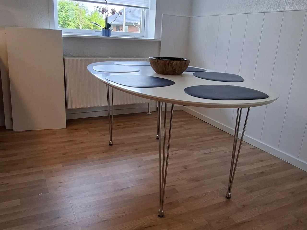 Billede 3 - Oval hvid spisebord