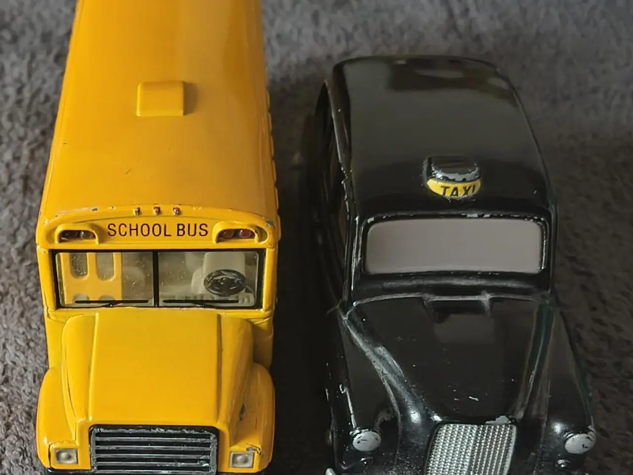 Billede 1 - BUDGIE MODELS TAXI OG KINSMART SKOLEBUS, VINTAGE