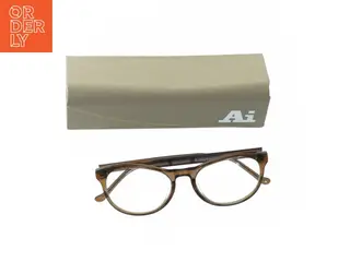 Briller med brun stel fra D.Arnesen (str. 15 cm)