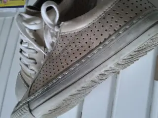 by BURIN sneakers str. 38