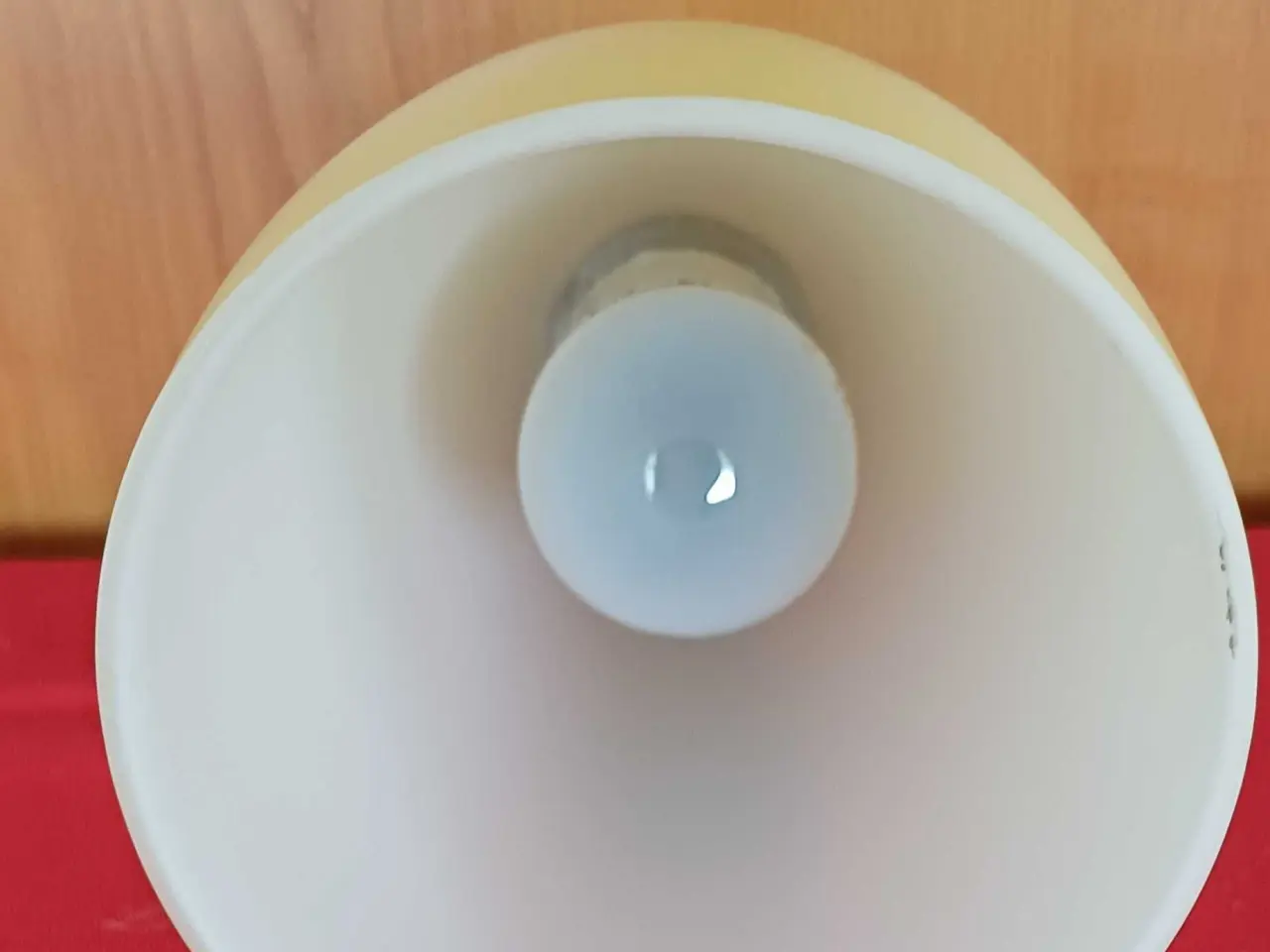 Billede 4 - Gul glas loftpendel med messingtop