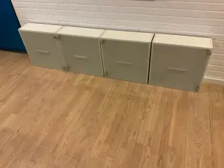 Vægskabe med glaslåger