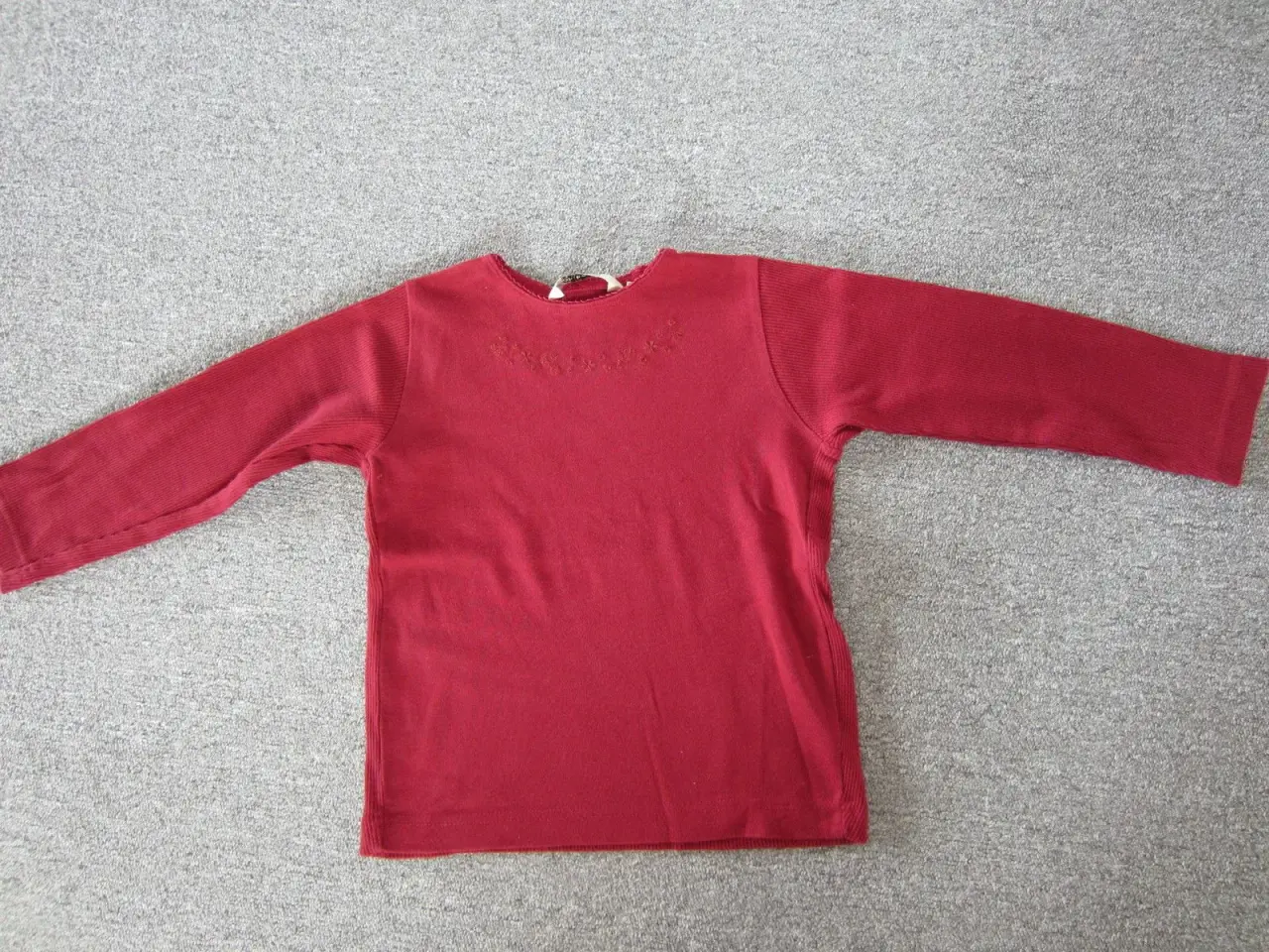 Billede 1 - Bordeaux rød bluse str. 104 fra H&M