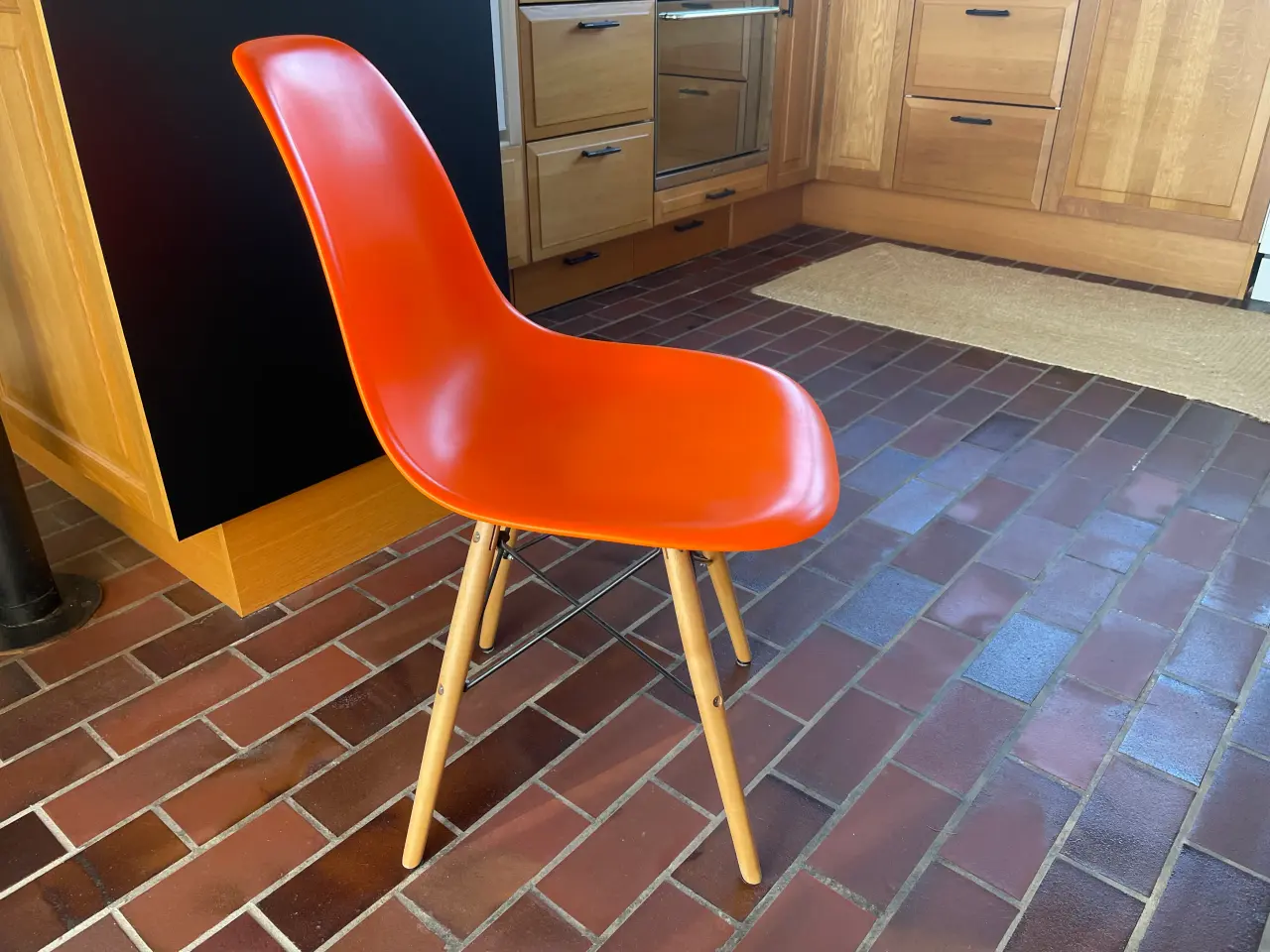 Billede 4 - Spisestuestole I stil med Eames stol