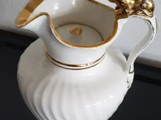 Gammel chokoladekande med guld