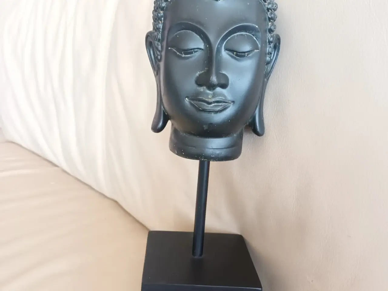 Billede 1 - SMUK SORT HÅNDLAVET TRÆFIGUR 43 CM