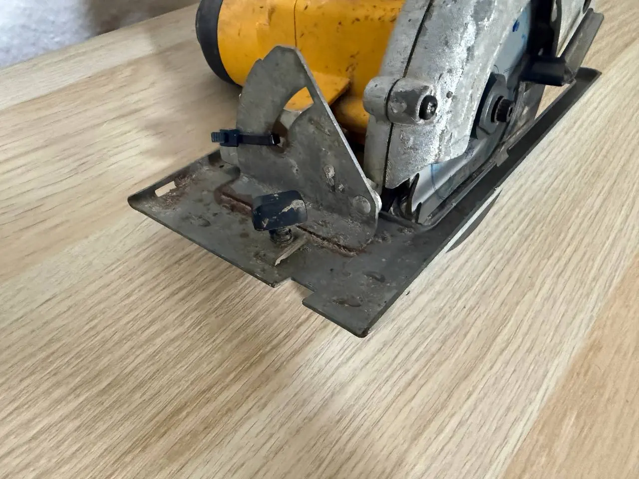 Billede 2 - DEWALT Rundsav DW936 med klinge - Uden batteri