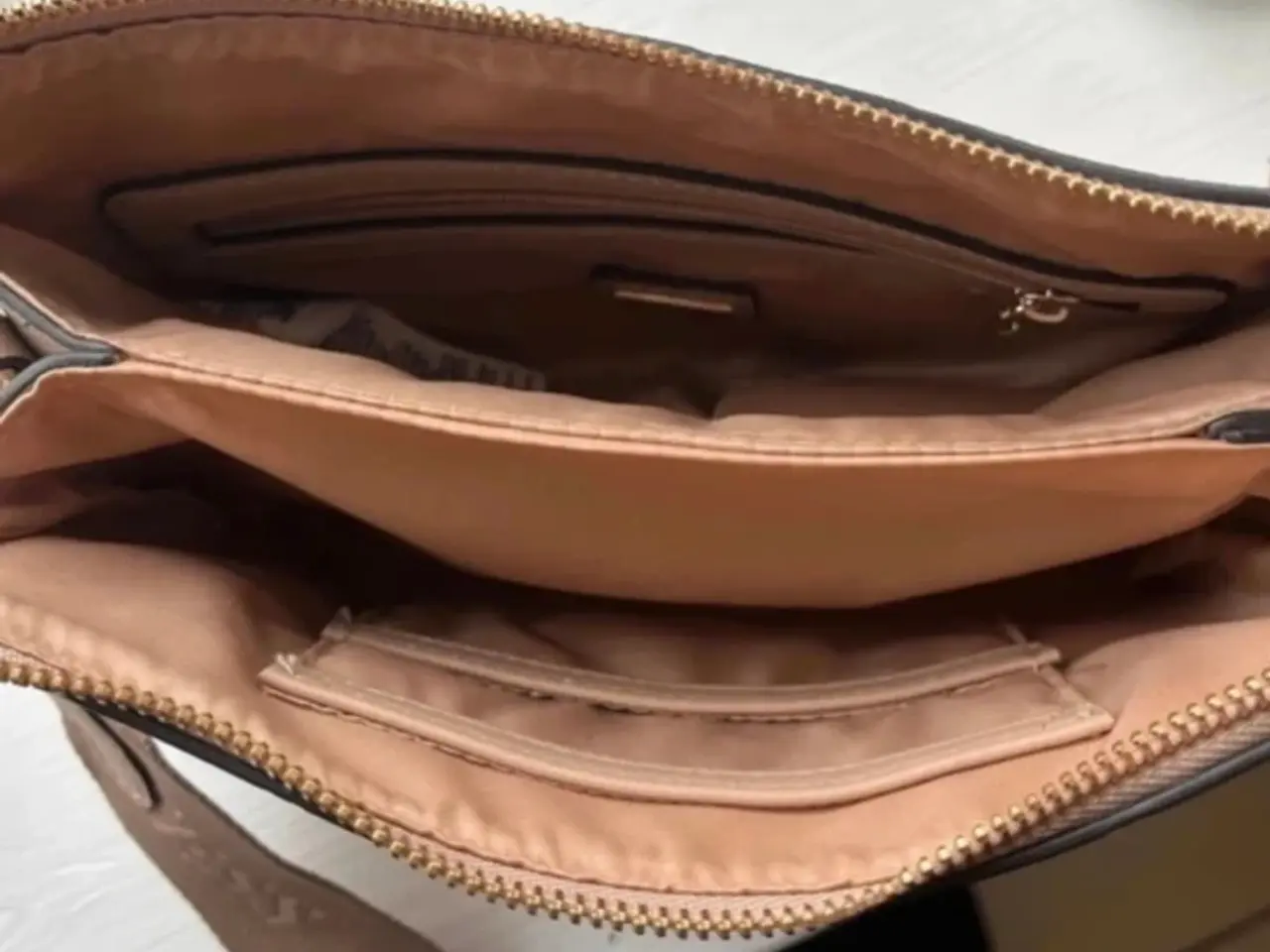 Billede 3 - GUESS crossbody taske kunstlæder beige