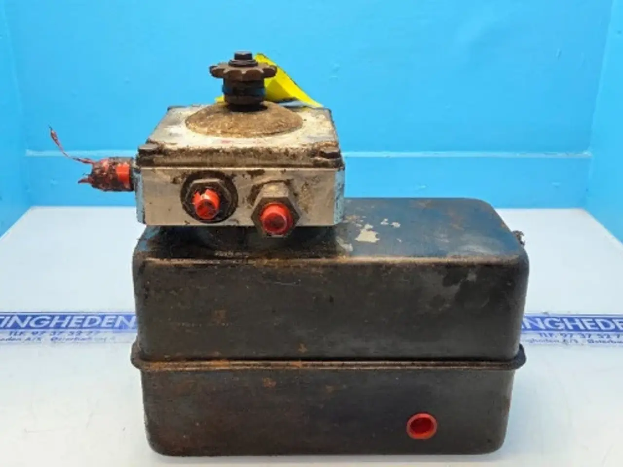 Billede 2 - New Holland BB920 Bremsevæskebeholder 84023034