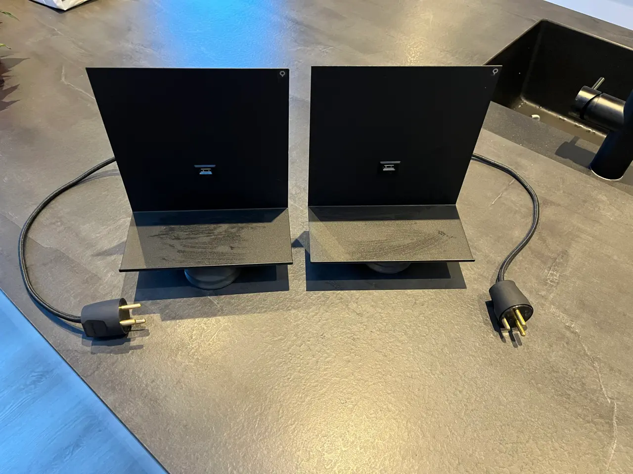 Billede 1 - Natbordslamper med telefonhylde og USB stik.