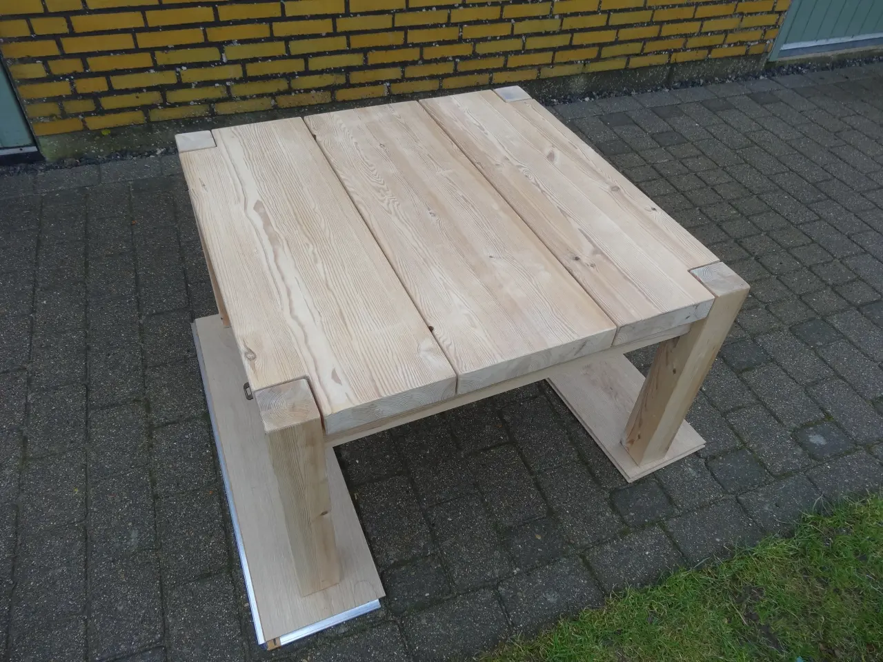 Billede 1 - Sofabord i Fyr plank