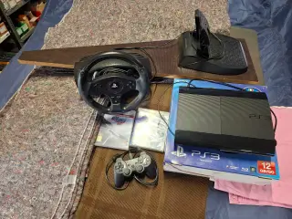 PS3 12 GB, 2 spil, rat og pedaler 