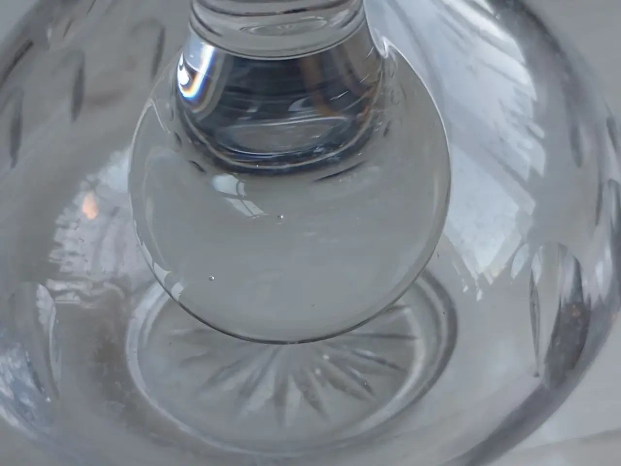 Billede 5 - Karaffel i slebet glas. Højde 33 cm