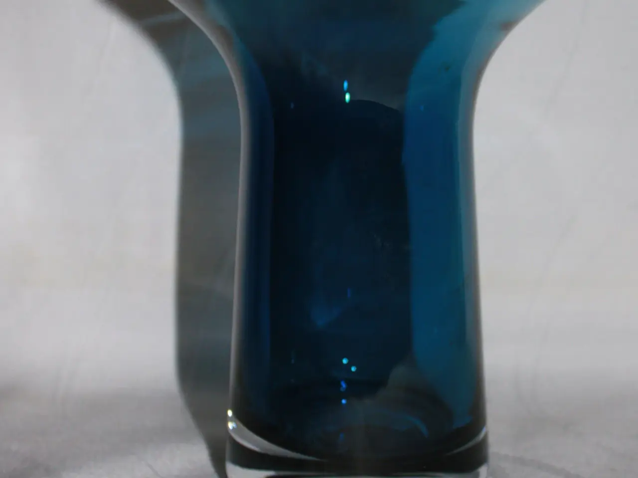 Billede 2 - XX Lin Utzon, Vase af blåt glas
