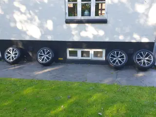 Originale 19" volvofælge med goodyeardæk til elbil
