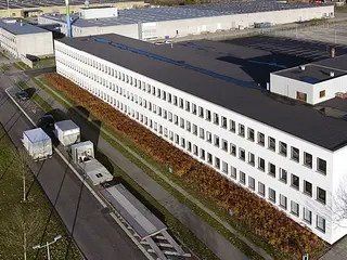 Flot nyistandsat kontor som også kan anvendes til let lager