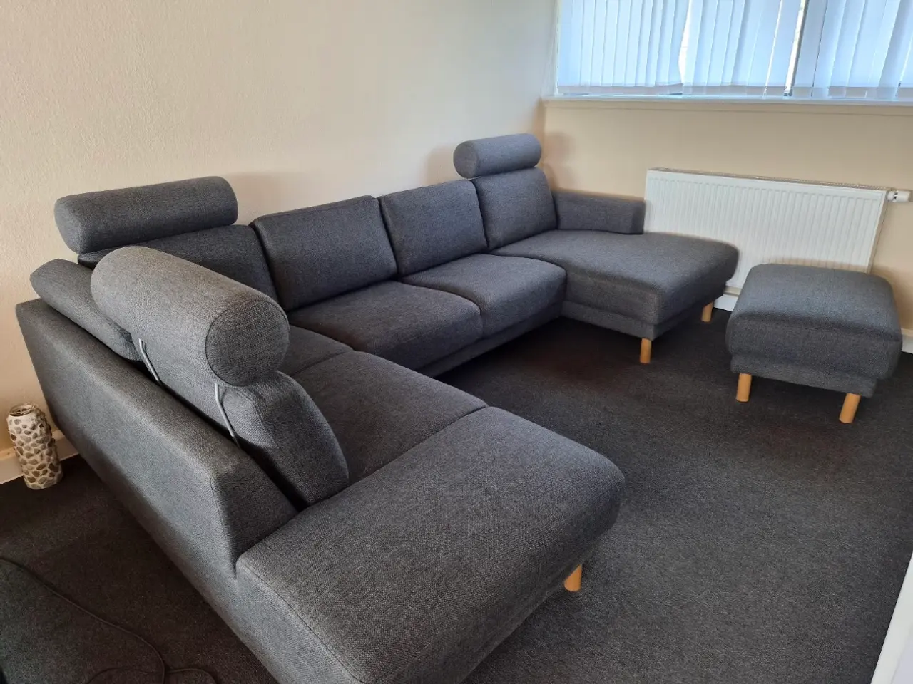 Billede 1 - Sofa med puf og 3 nakkestøtter