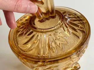 Lågkrukke, ravfarvet glas