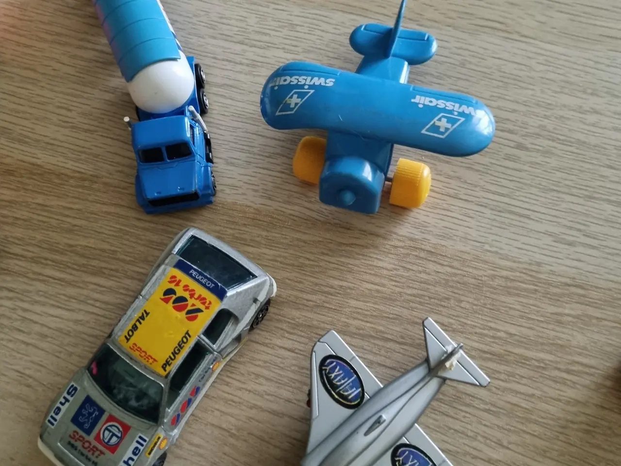 Billede 5 - Diverse vintage legetøjsbiler og 2 fly