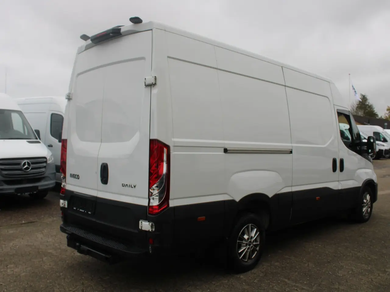 Billede 11 - Iveco Daily 3,0 35S18 12m³ Van AG8