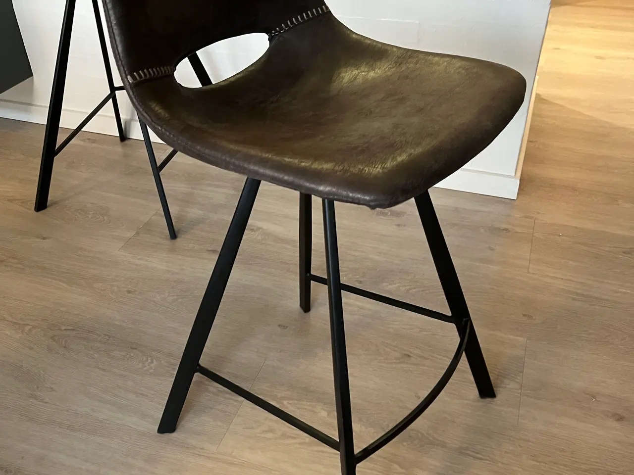 Billede 2 - 2 stk Cayman barstole / køkkenbarstole