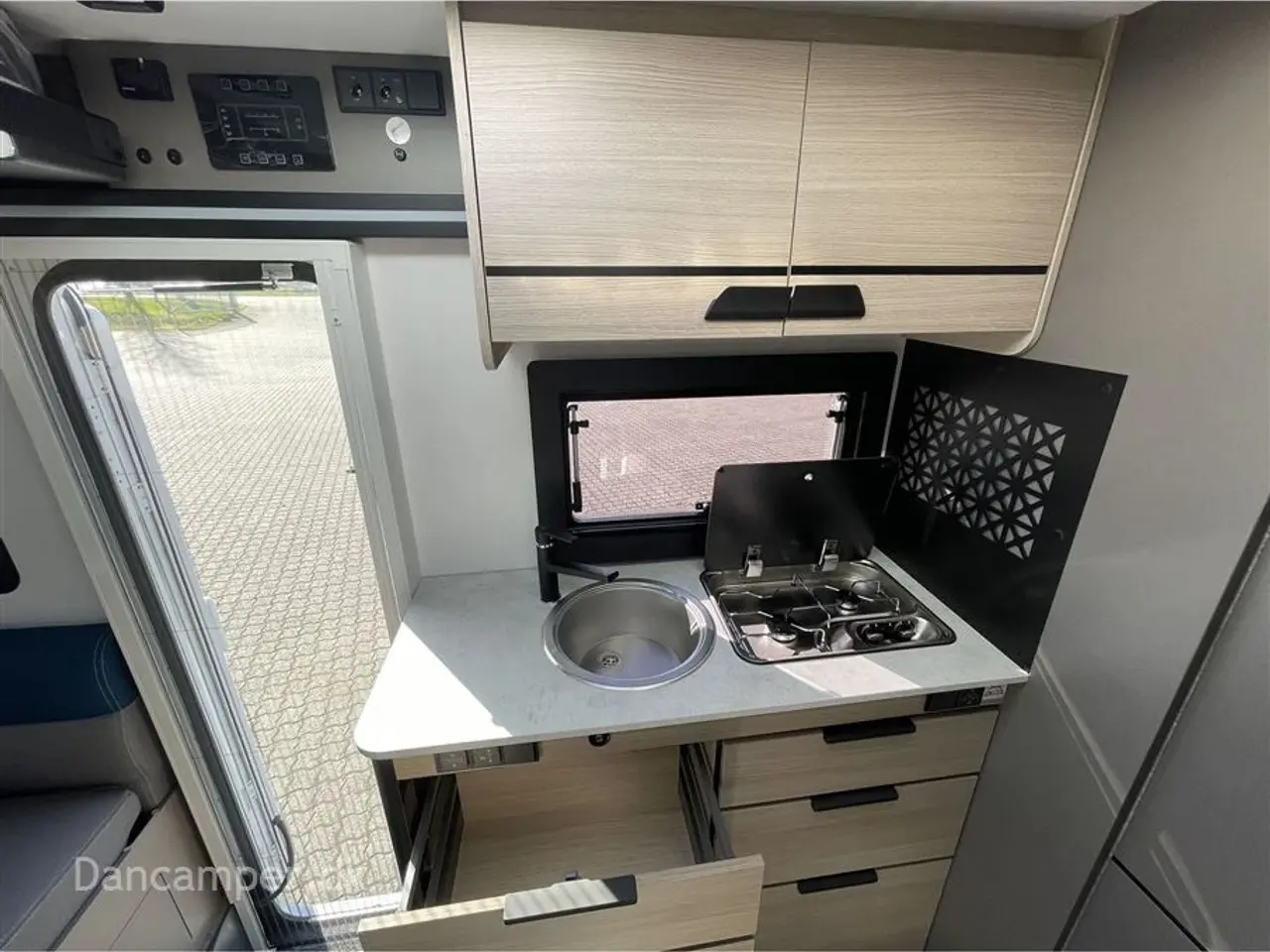 Billede 24 - 2024 - Chausson X650 Exclusive line   TILBUDSPRIS kr. 999.900,- SPAR kr. 50.000,- Camper med stor Lounge og siddegruppe, 9-trins automatgear, sænkeseng, stor garage, specialfælge, Connect- og X-tilbehørspakke ,