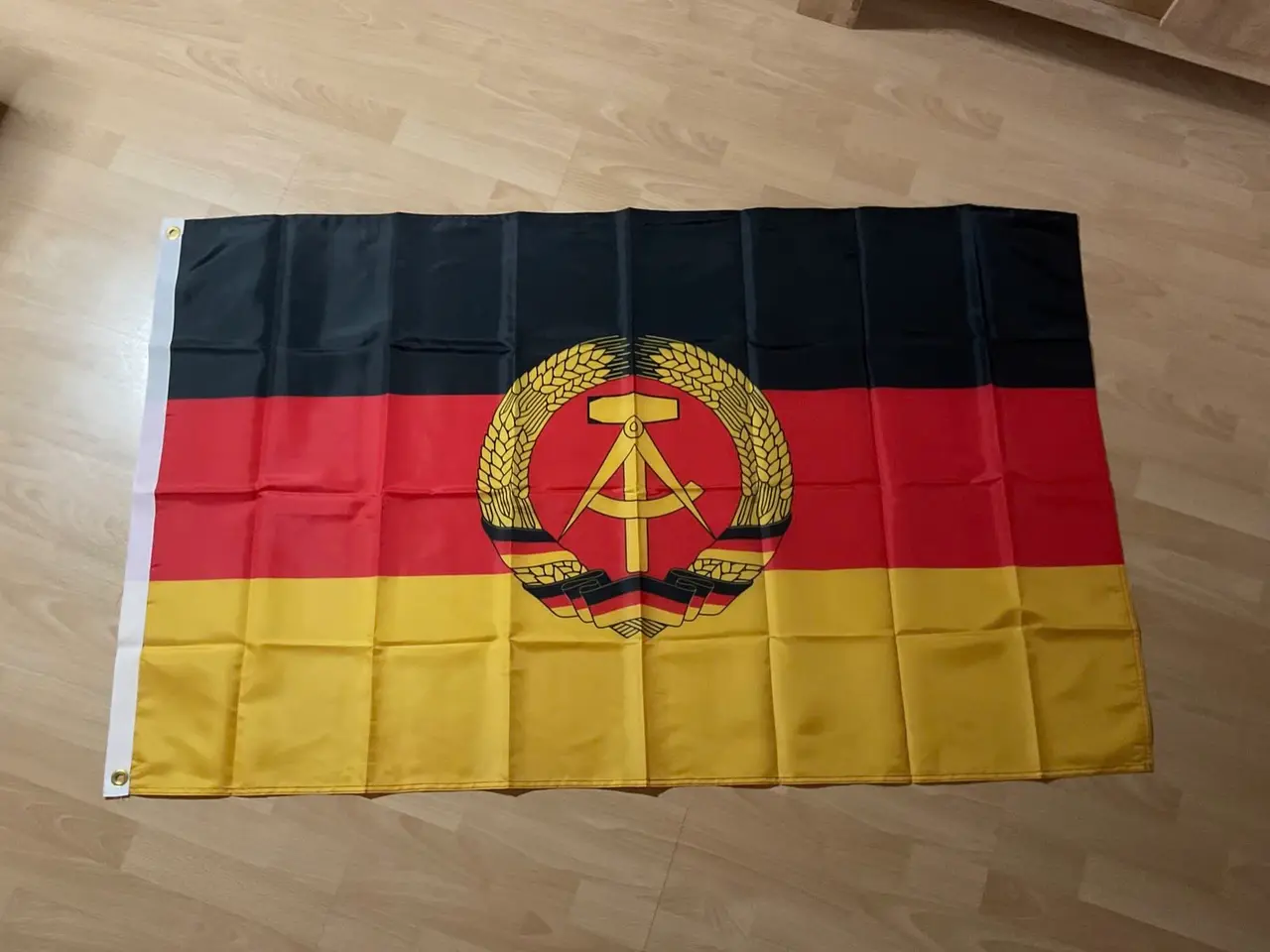 Billede 1 - DDR flag i polyester